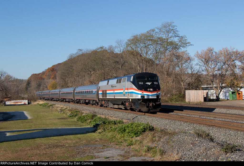 AMTK 702 Leads 280 at Fonda